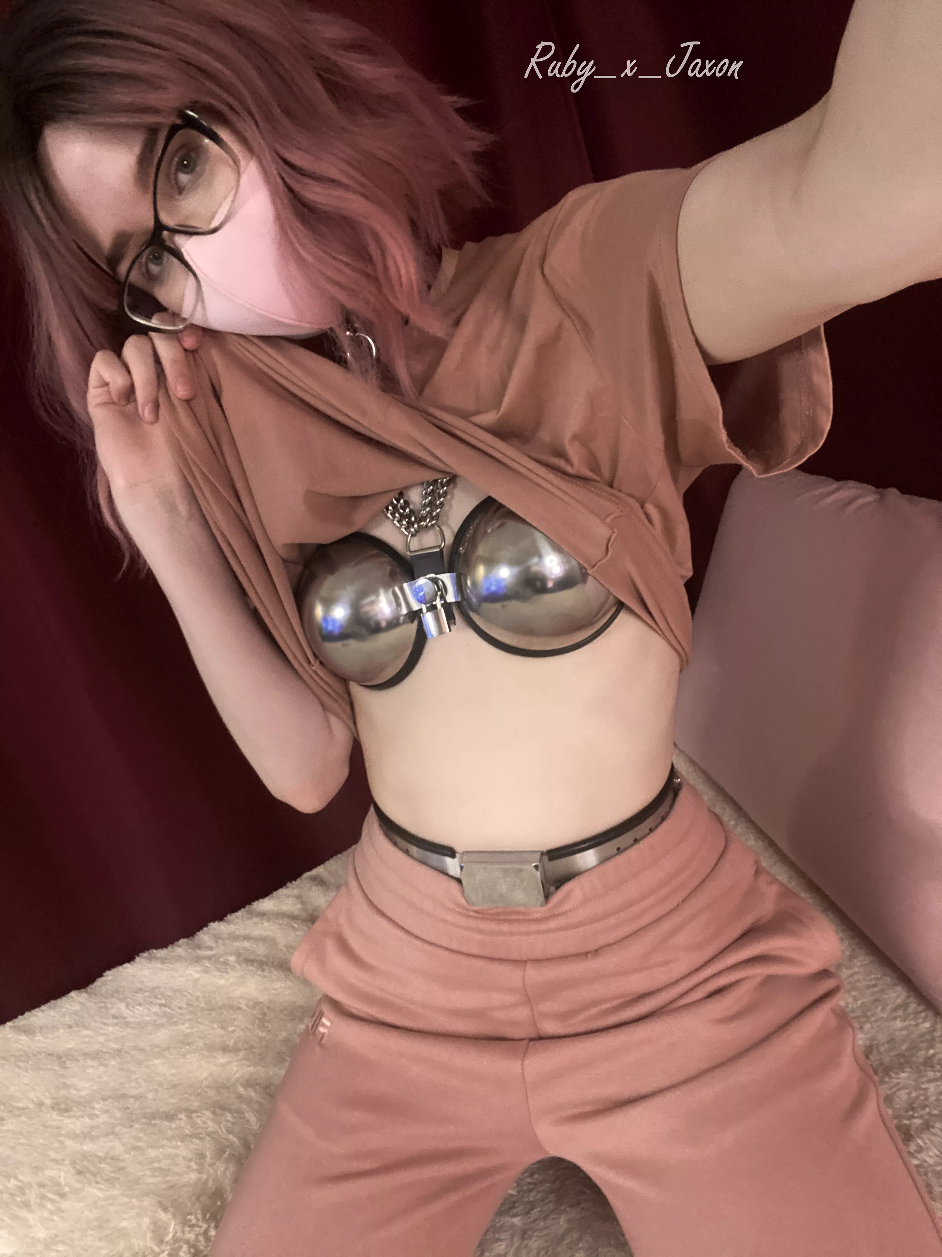 Full chastity under my gym outfit ( 〃▽〃) posted by Ruby_x_Jaxon