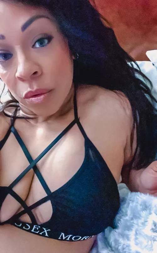 I want you in my bed  by GoddessMcqueen