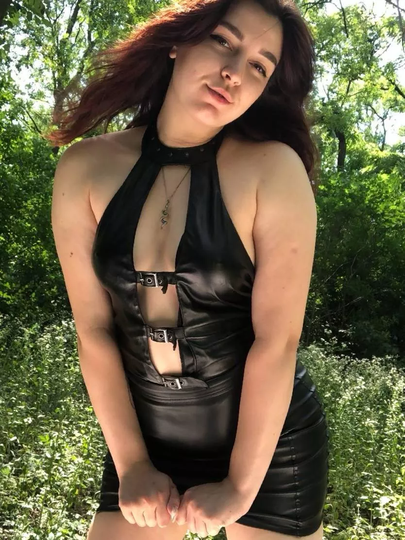 Indulging myself into the world of leather fetish posted by PrettySmileGirl