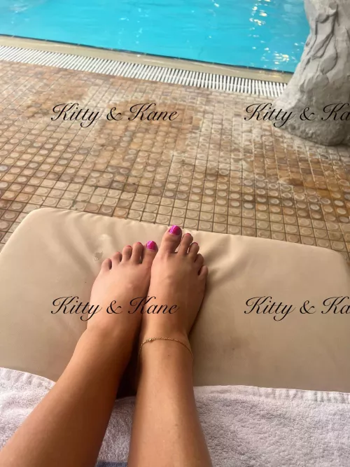 New pink nails for a day at the spa by Kitty-Kane