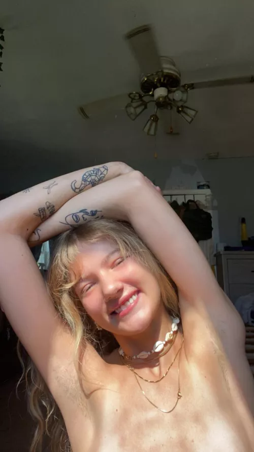 smiling with my pretty pits  by brain_dump101