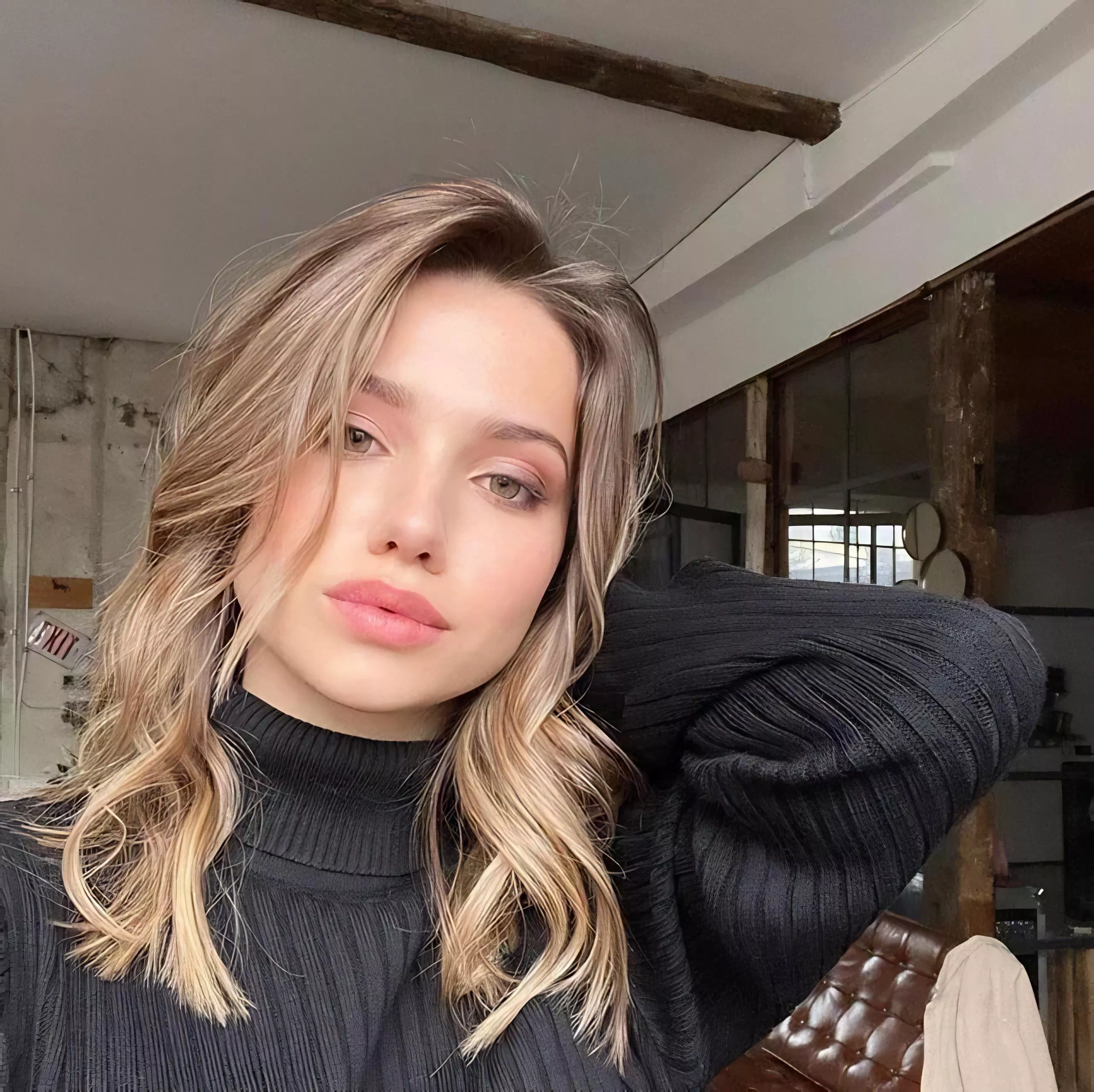 Sophie Schmidt posted by cashmere1977_v3