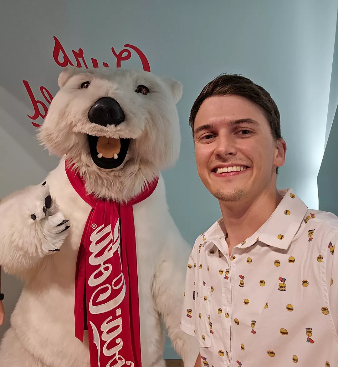 What can I say, I like bears 🐻‍❄️ anyone down for a chat? 😊 posted by peeterhere