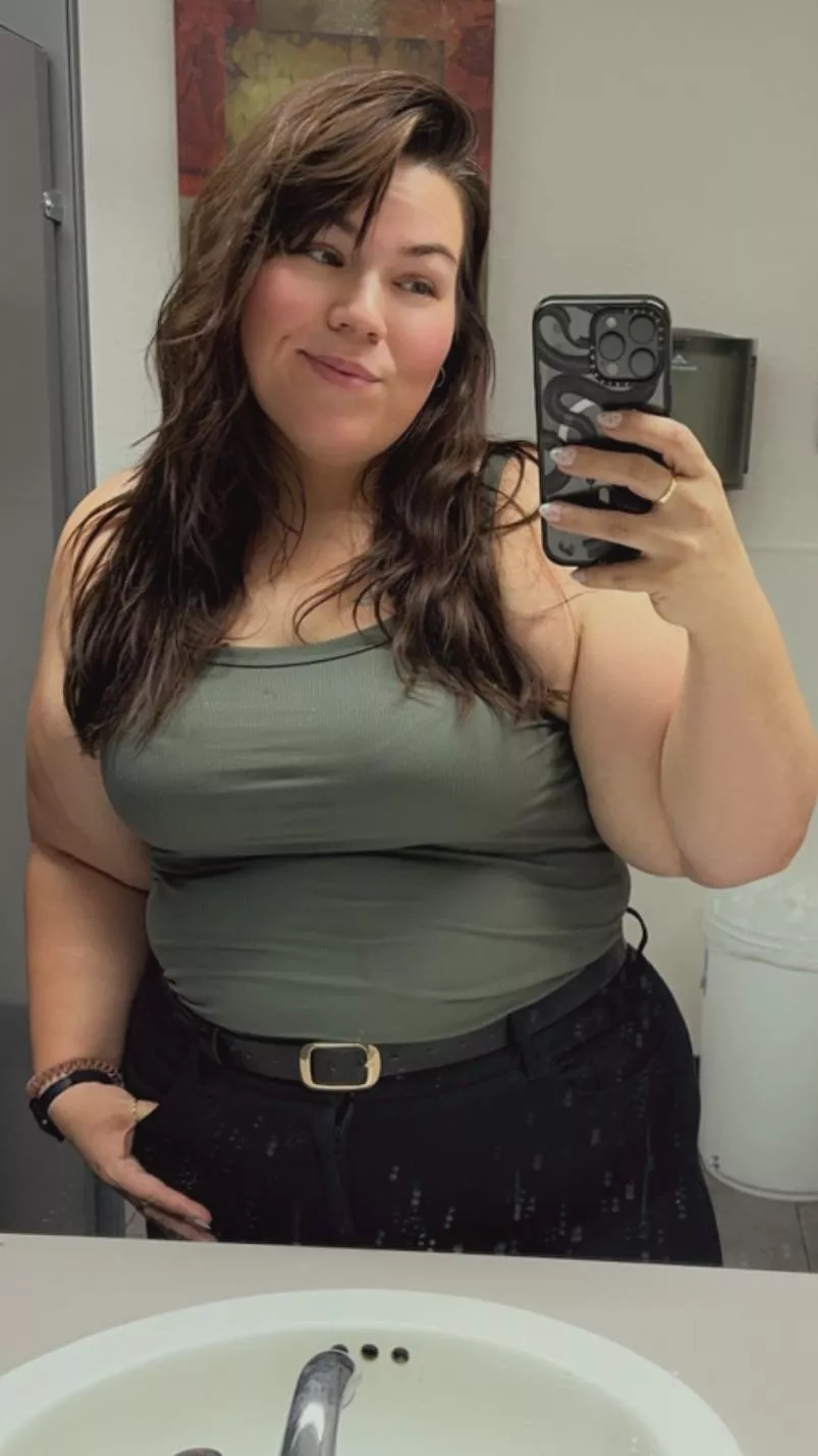 Work selfie posted by Cool-Particular2685