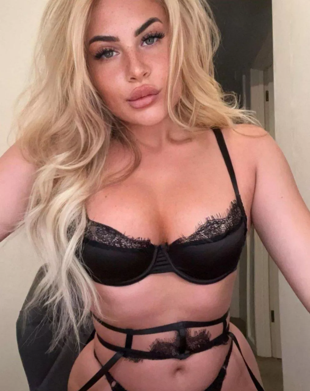 Would you do me without a condom or is it not worth the risk daddy?
 posted by HereUntilSunday