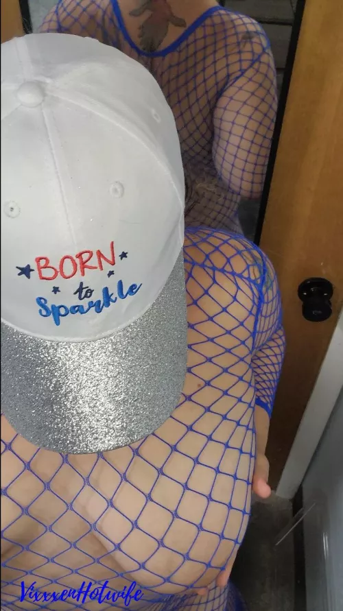 🧨 Celebrating the 4th with some boob action! We are born to sparkle. ✨ by vixxxenhotwife