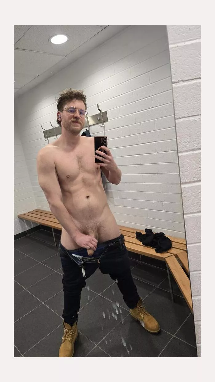 Gym change rooms were empty, mirror was calliny me 😏 posted by Sad_Following9638