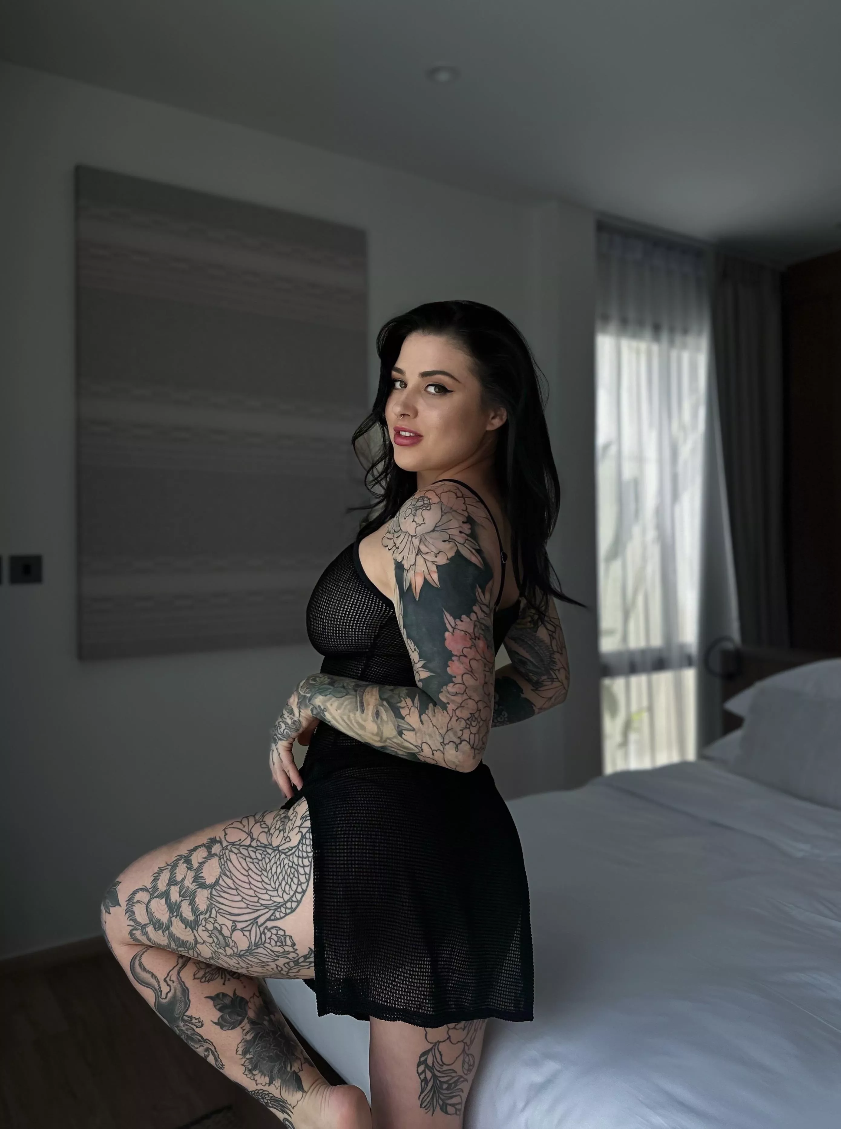 I need to see you at my feet  posted by Deminovak