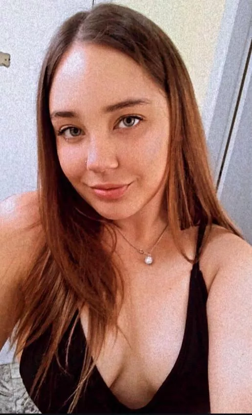 Would love to speak Spanish to you in bed posted by Bubblepeachtia