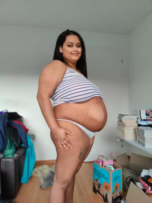 Any fat guys around to chat by curvypotchi