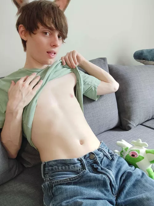 Anyone could give me tummy kisses :3 ? by charlienya