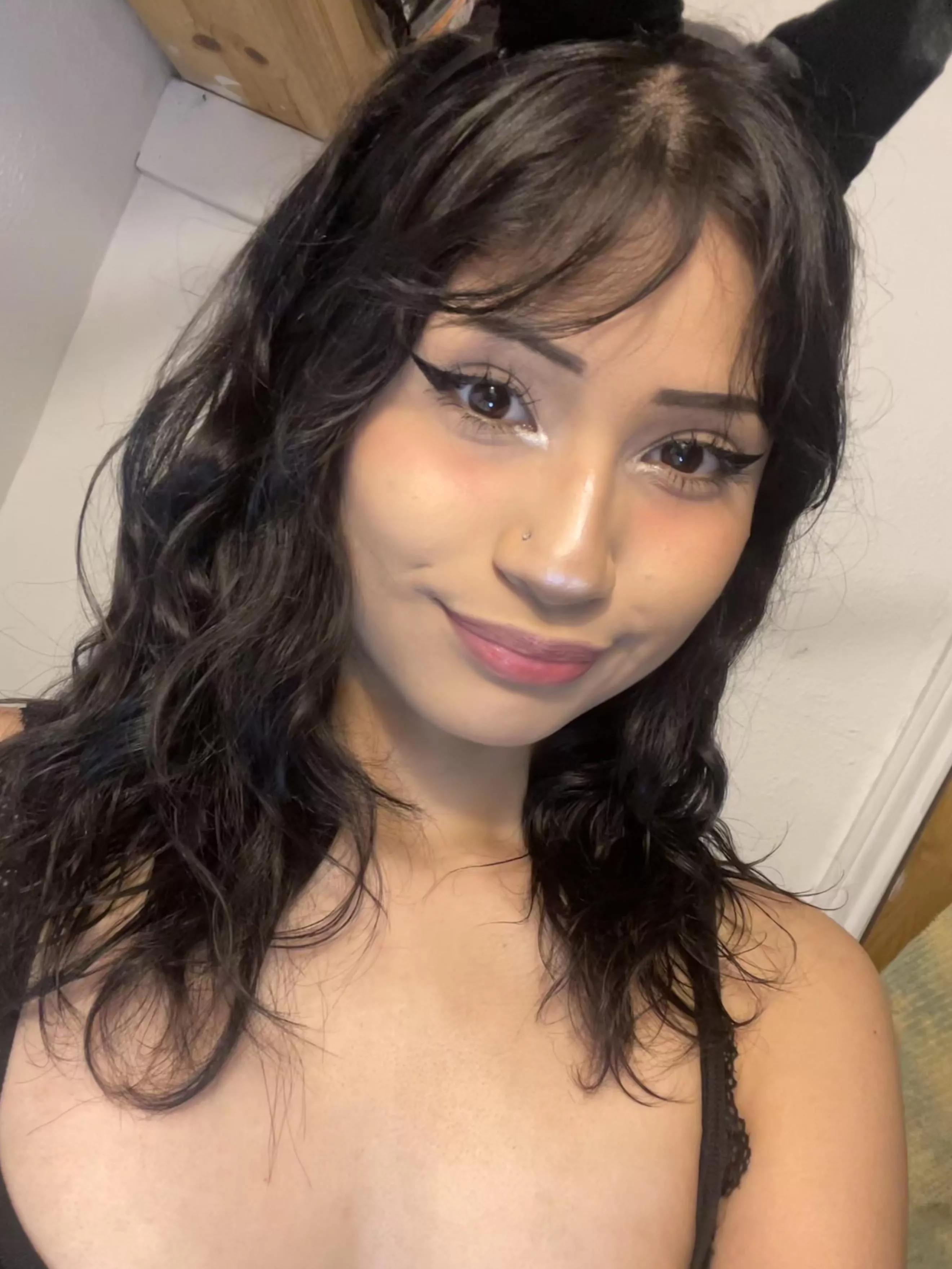 brunette here! hi :3  posted by imrocksolid