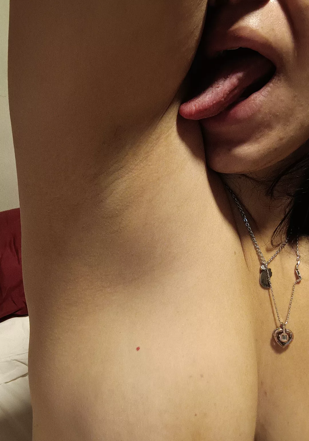 Do you want to see me lick my armpits? posted by Reina_Ibeth