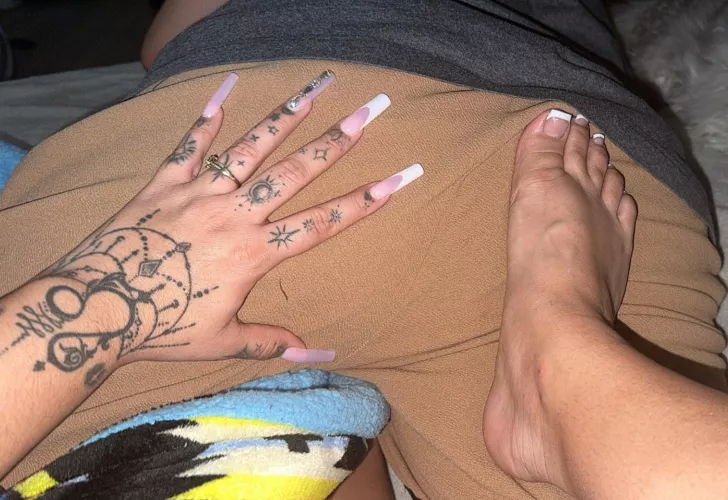 Have u seen a lesbian w/ long nails? 💅🌈😈😉 by thereallesbians