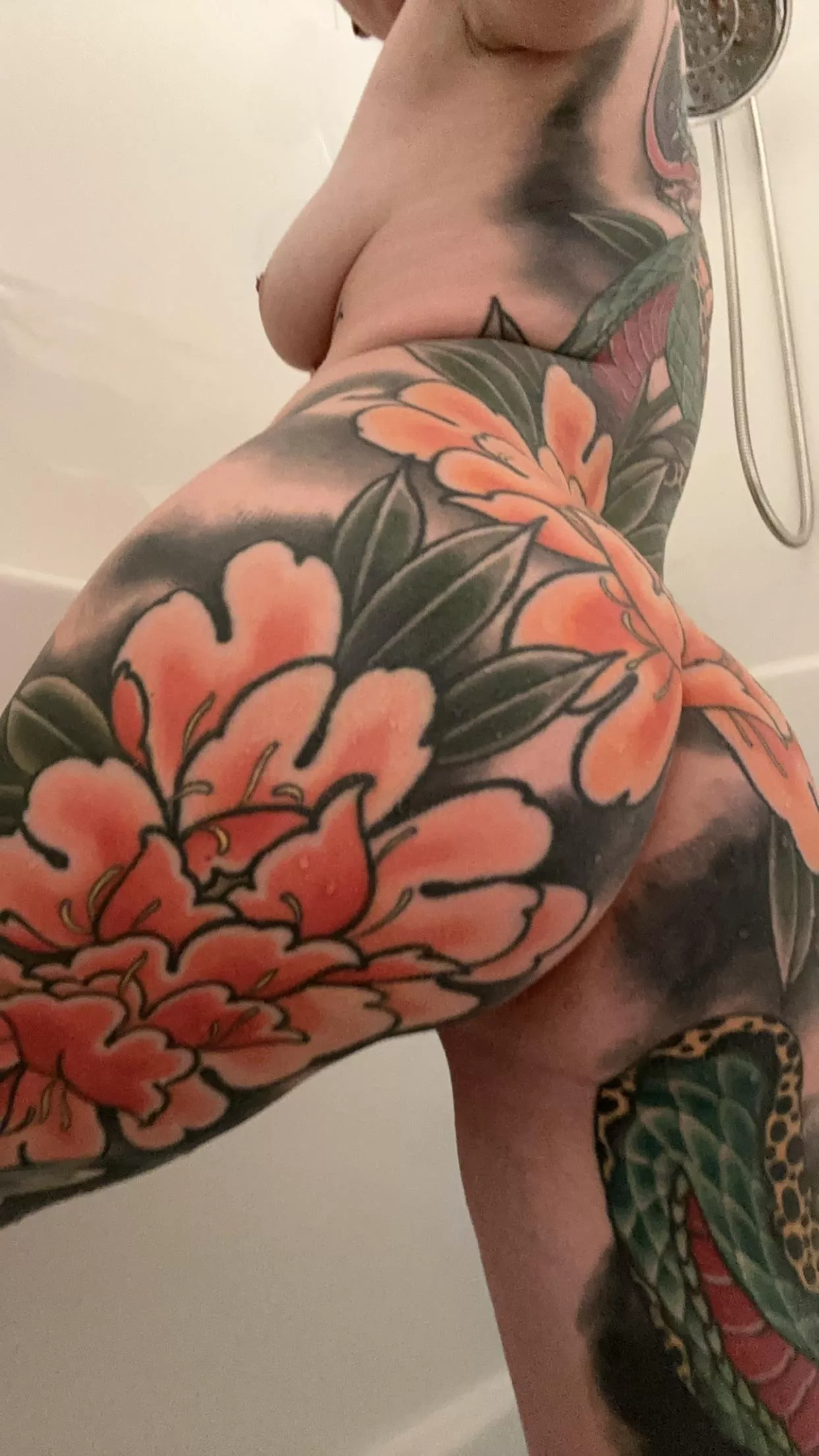 I like to get wet 🤭💦  posted by a4daddyissues