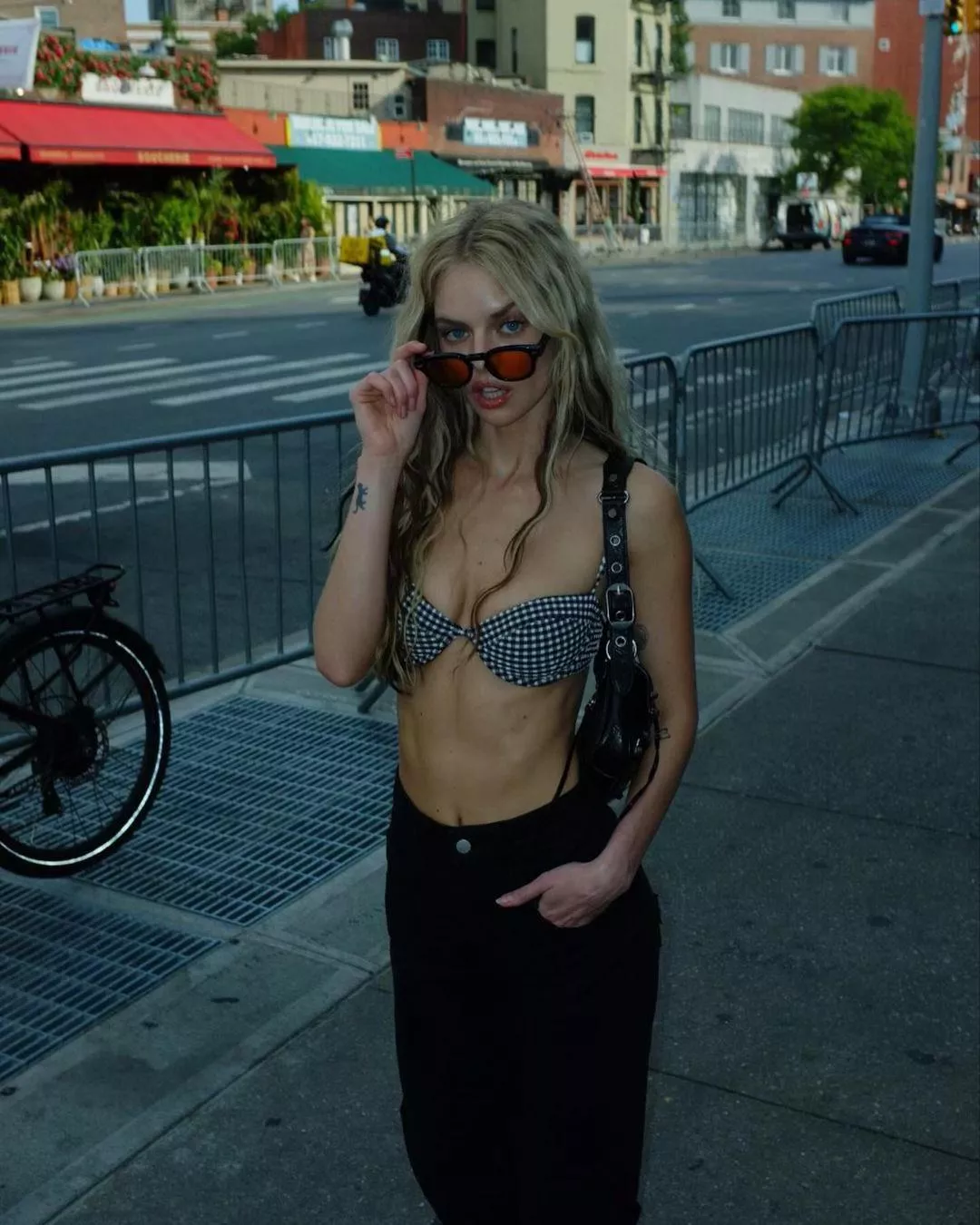 I see Samara Weaving and I start feeling bi posted by spatiplus2