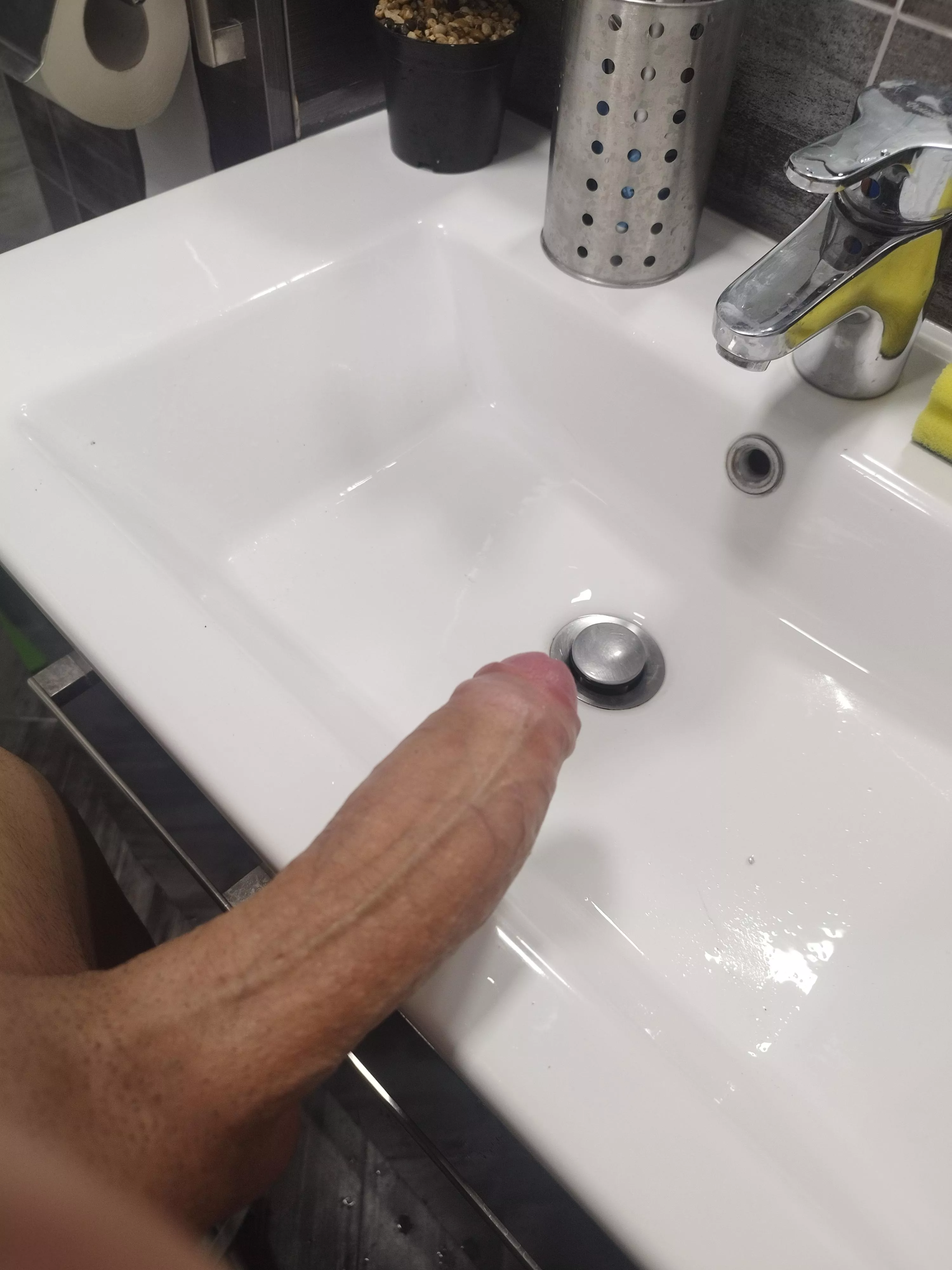 Idk random sink dickpic posted by HungNHorny03