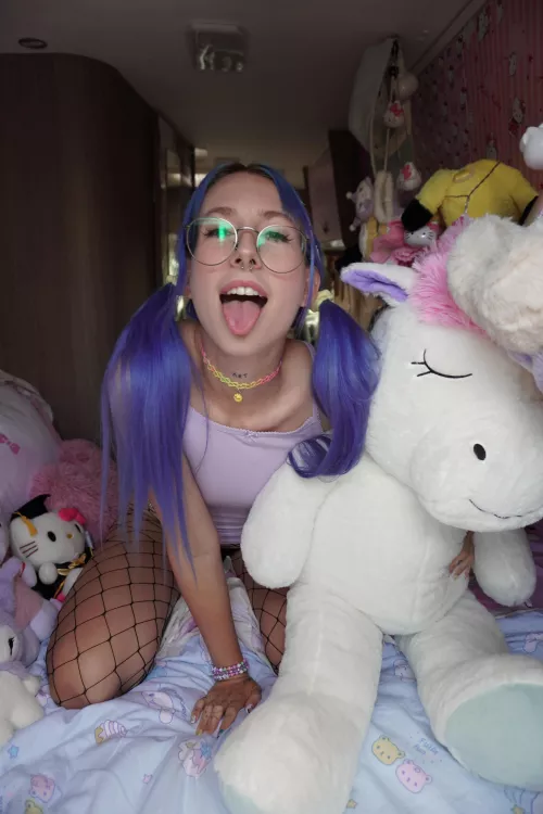 Say hi if you’re into nerdy girls  by RileyBi69