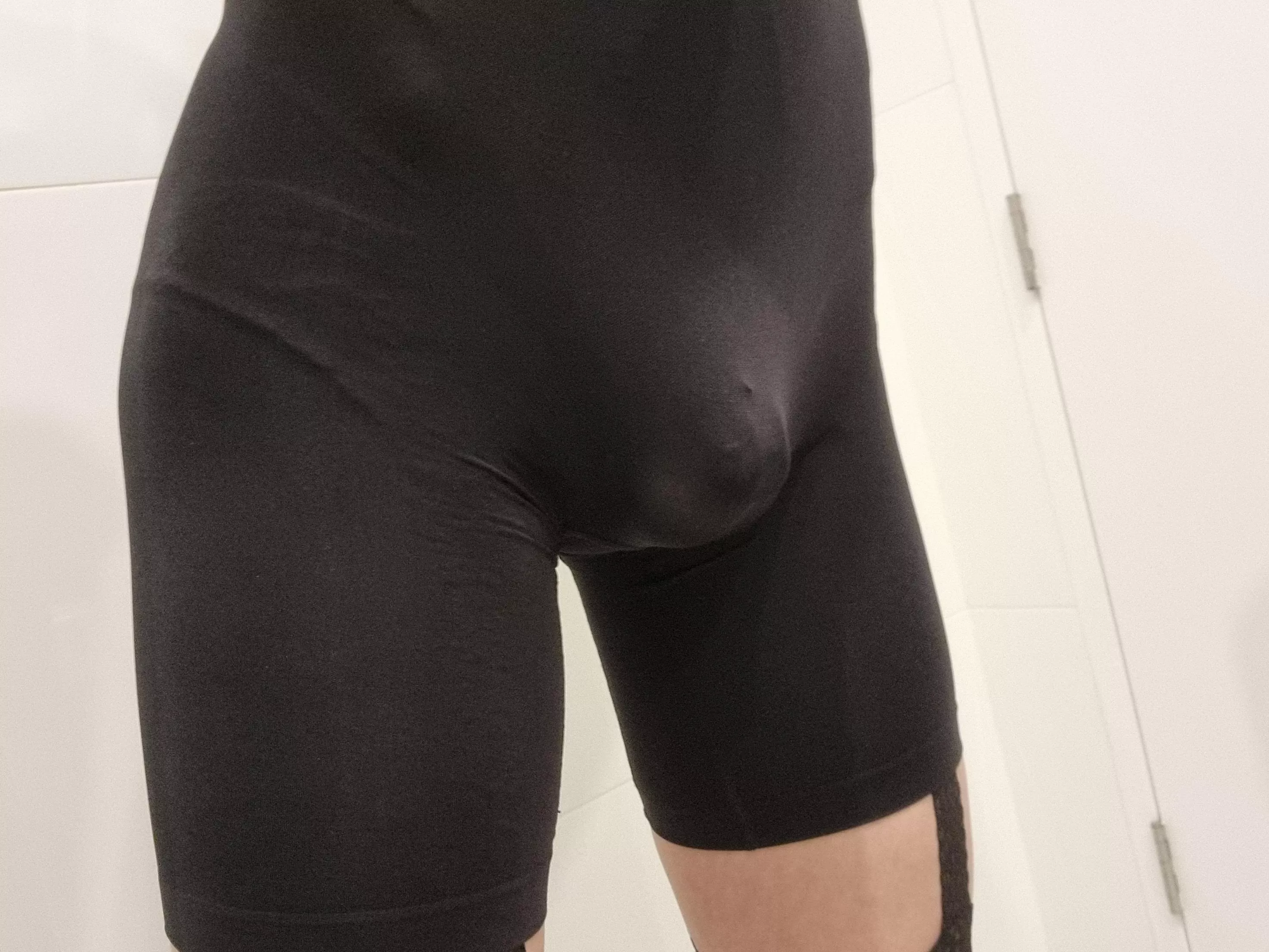 All tight and ready for the gym ☺️ posted by hazelskyys