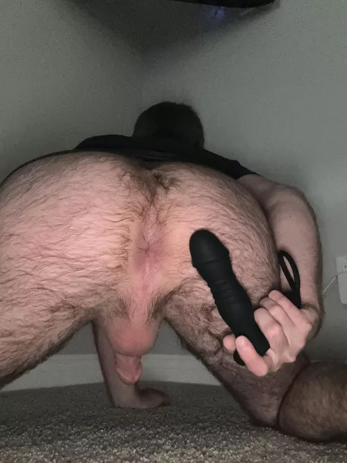 Any daddies like sluts with hairy legs?  by heartmannryan