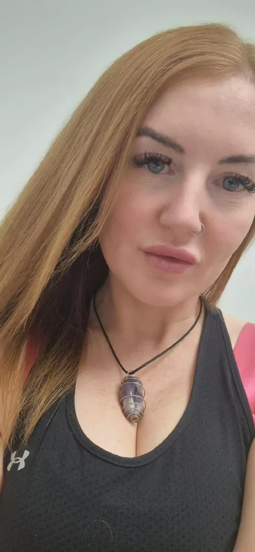 As red as they get [IRTR] by clarrisacrystal