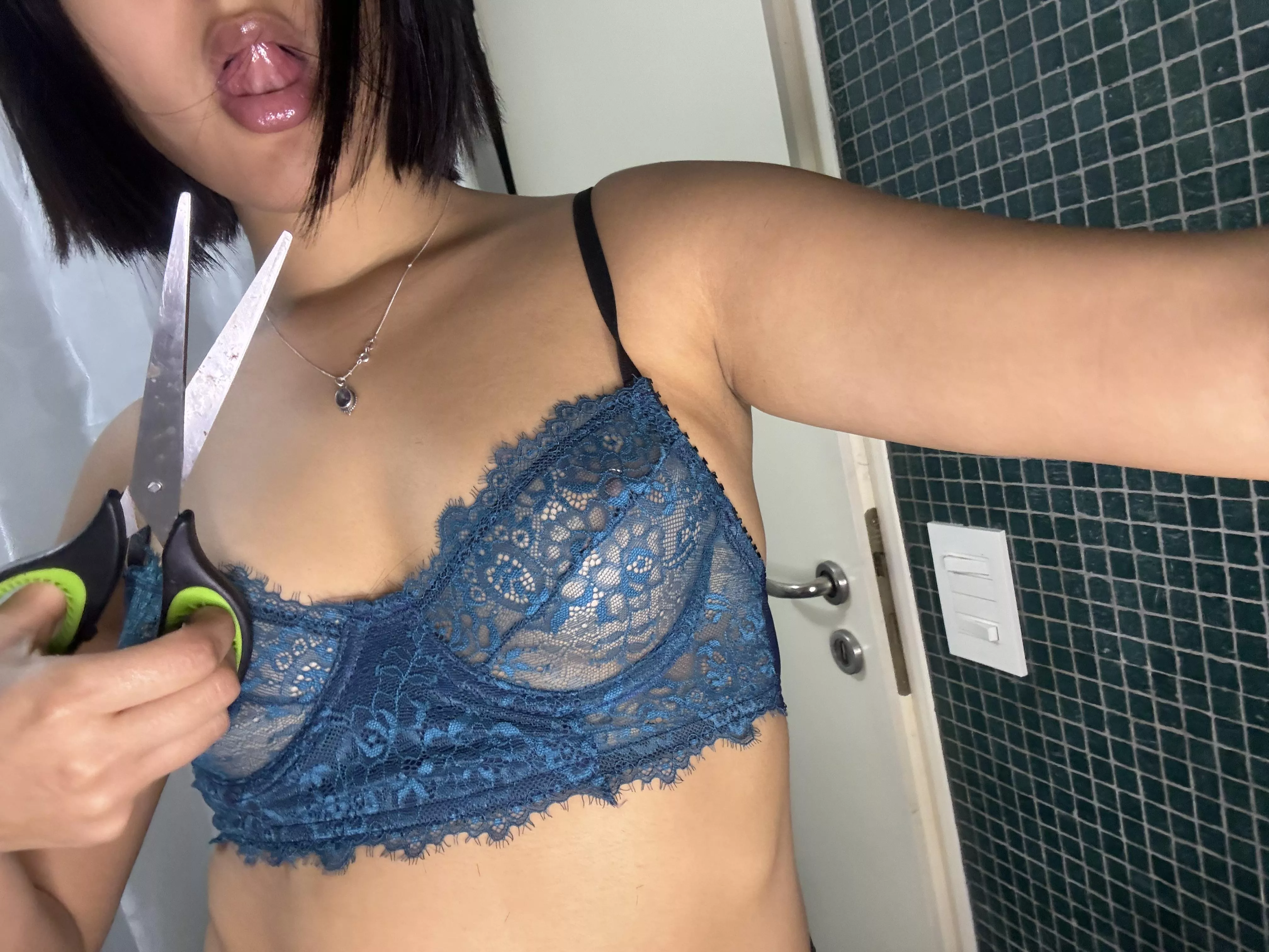 Yes  posted by Lolawildxx