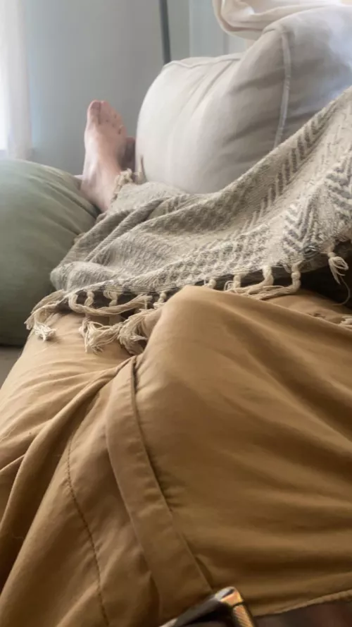 9 inches underneath by InternationalRatio98