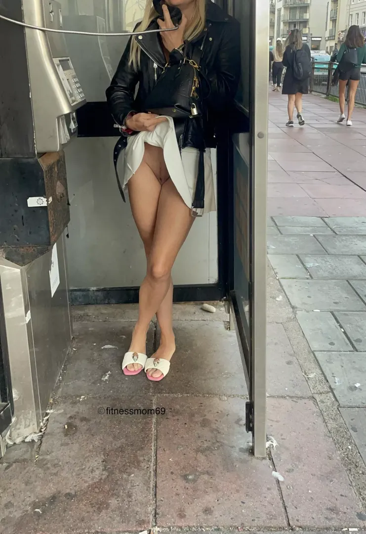 Booty call 📞 🤭 posted by Cyber-Slut99