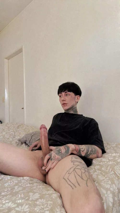 Every comment gets nudes in DM by Scottyqk