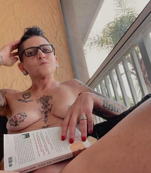 Reading and enjoying the beautiful weather ☀️ by PaintedWoman_