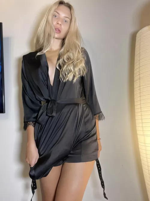 What would you do if I snuggled up behind you on the subway? by SugarLotty