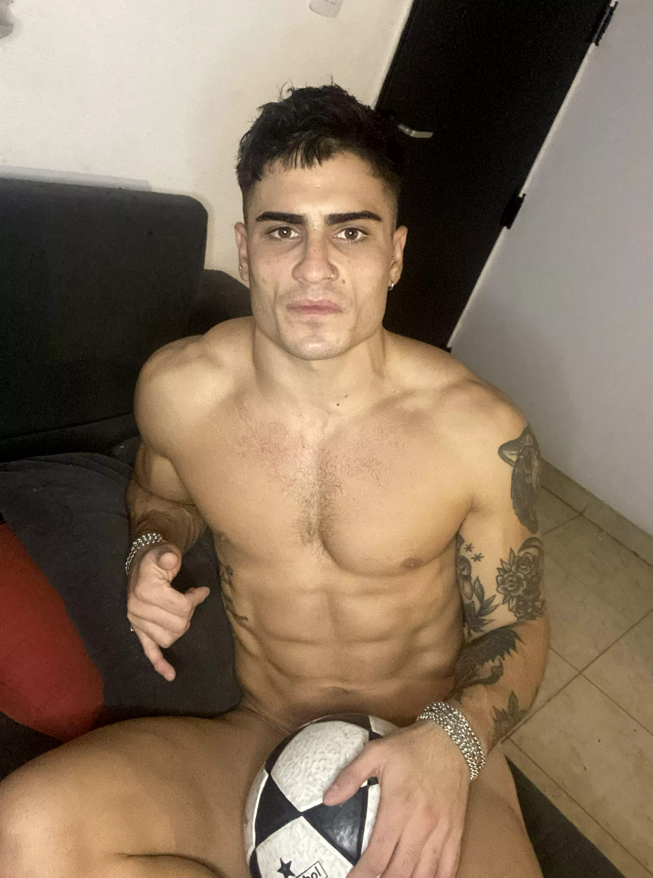  [24] Soccer skills aren't the only thing I'm good at flexing  posted by OliverKinggxoxo