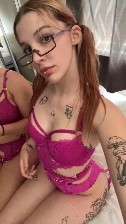 Do hot girls wear glasses? by ffreyareyy