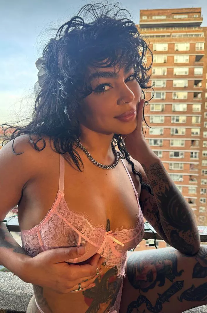 If you’re here you like em dark  posted by [deleted]