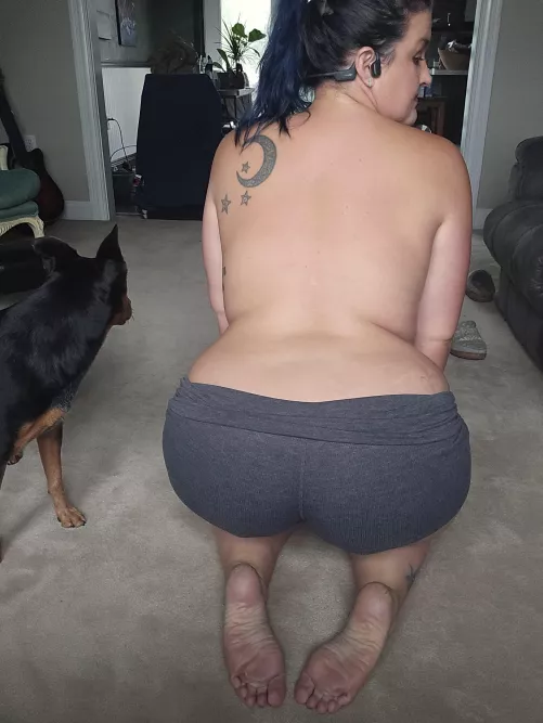 Need help stretching out my hips  by alicemonroestudio