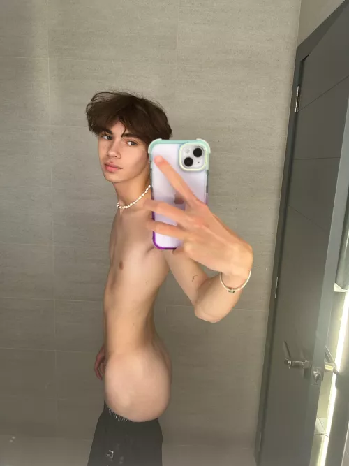 surfer boy by day twink by night 19yo of pure allure. by SpicySisterxo_