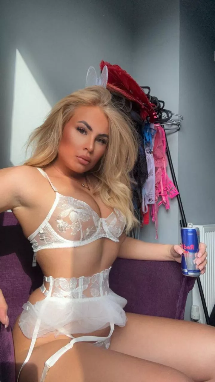 Anyone into younger blondes with perky tits F24
 posted by HereUntilSunday