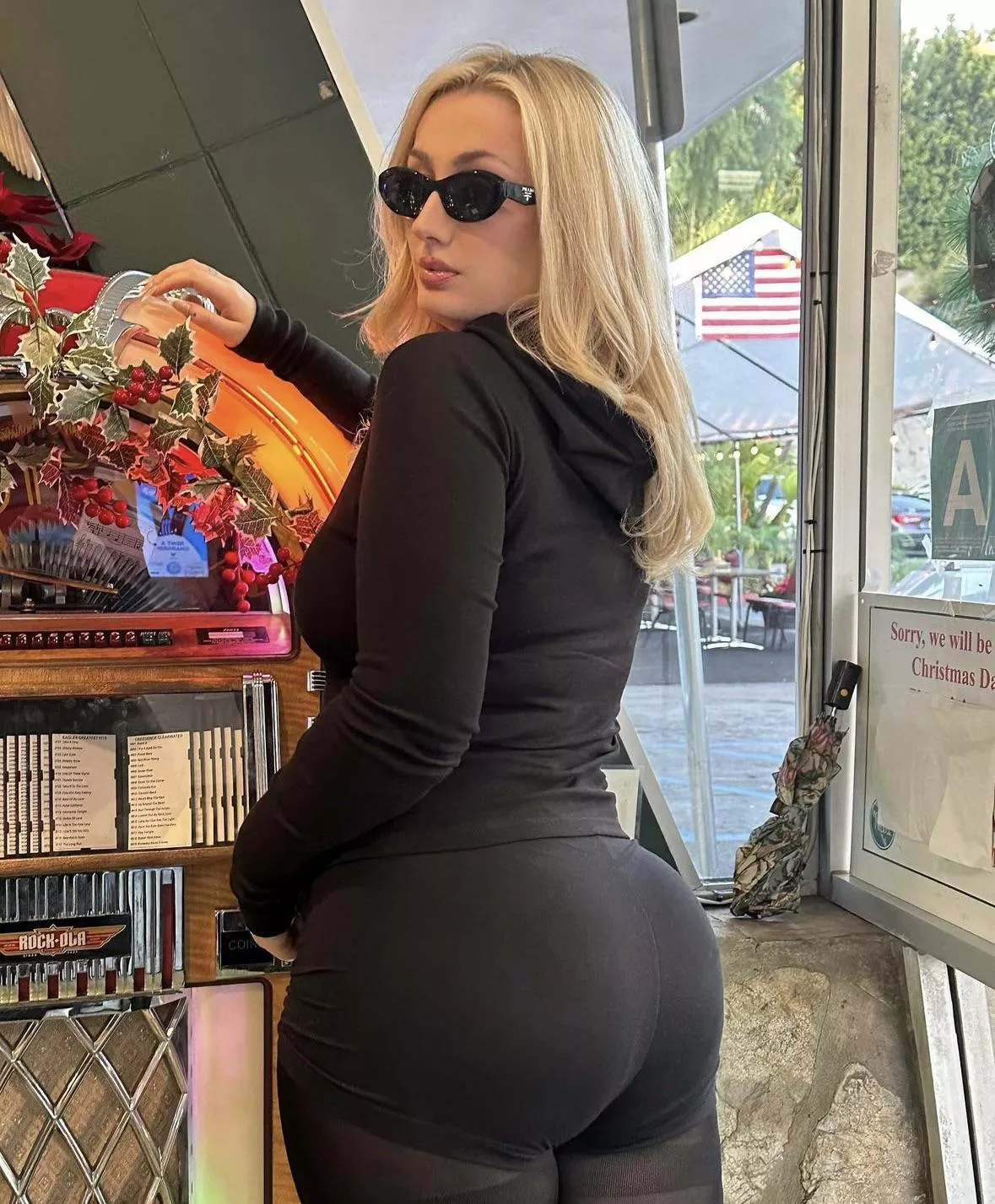 Bubble butt out and about  posted by rubythestallion