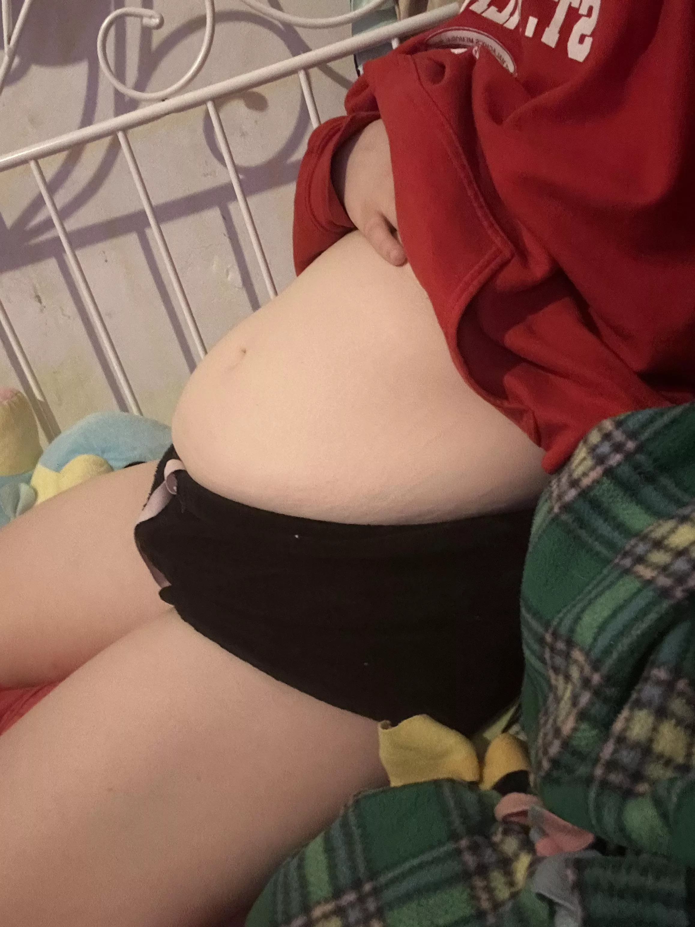 feeling bloated, but i still wanna eat more!!! posted by Traditional_Toe8397