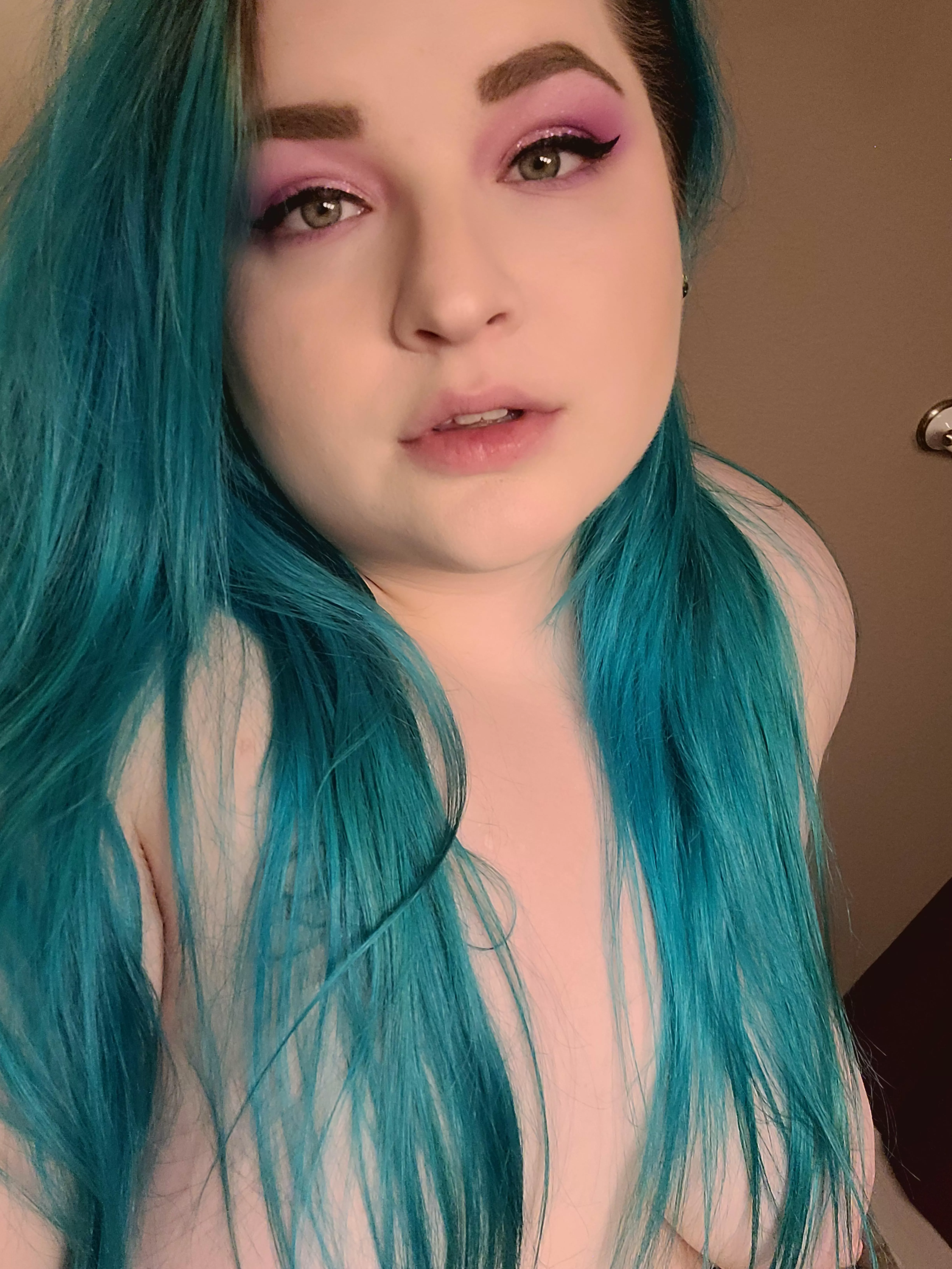 Mermaid hair bra vibes posted by shyysuccubus