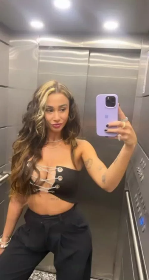 Suck my tits in this elevator by sophiemodel