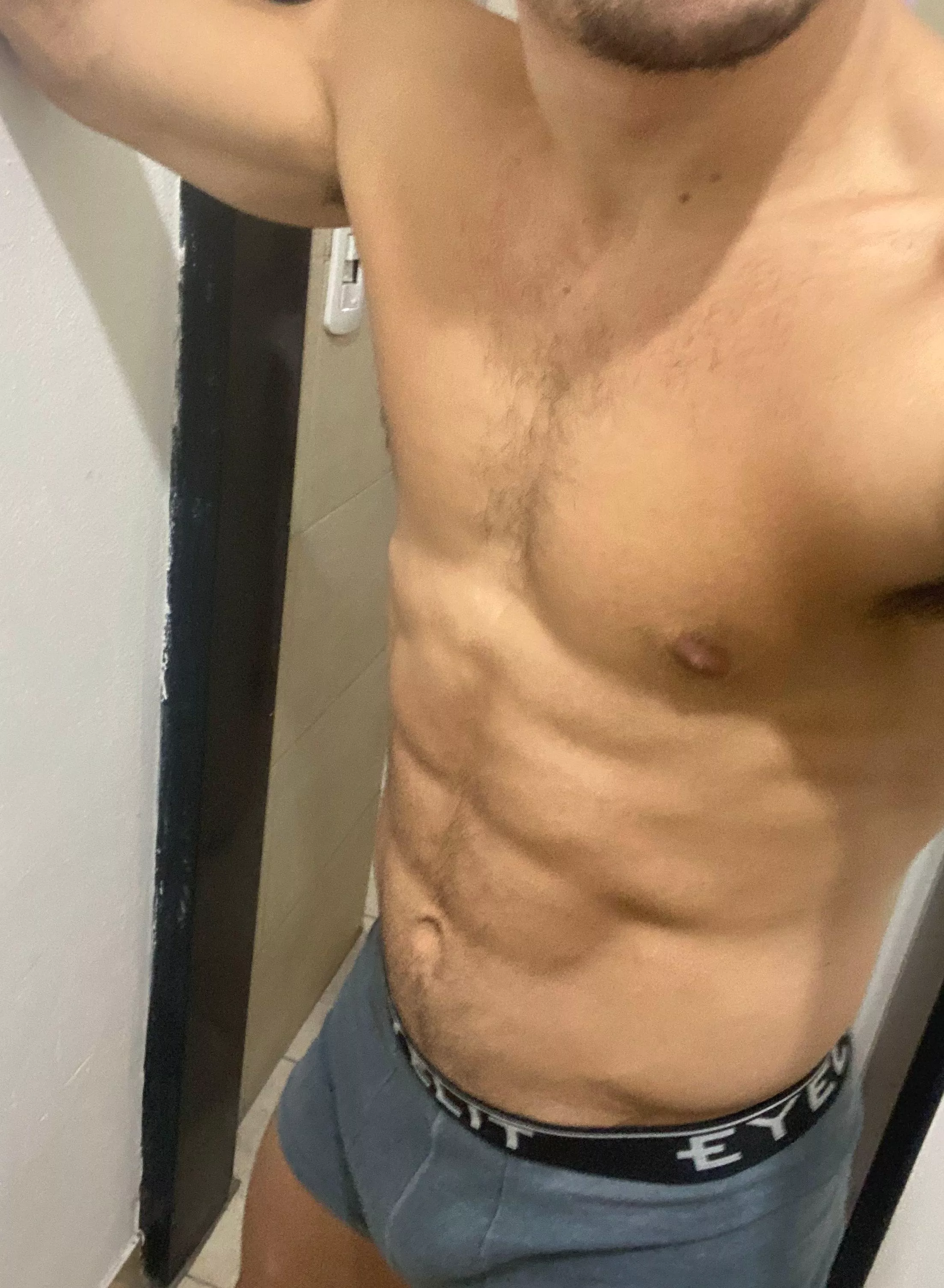 [24] Think you can handle these rock-hard abs?  posted by OliverKinggxoxo