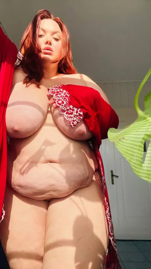 I'm the hottest brunette, don't you agree? by satisfaction-queen