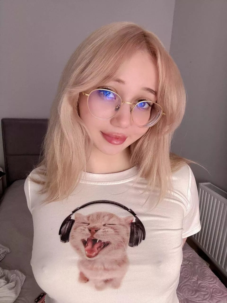 Let's watch movies naked all weekend posted by mayobeby