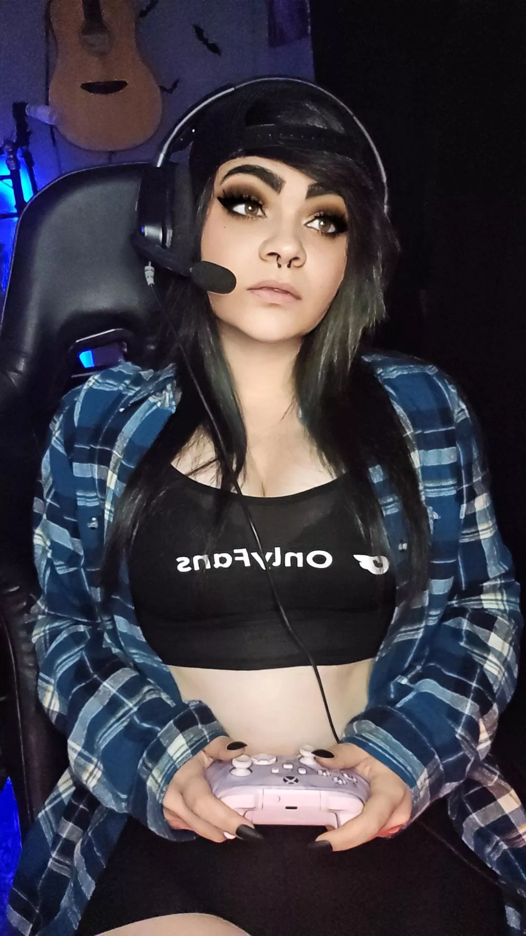 Looking for a gamer boi ;) [OC] posted by xDixonCiderx