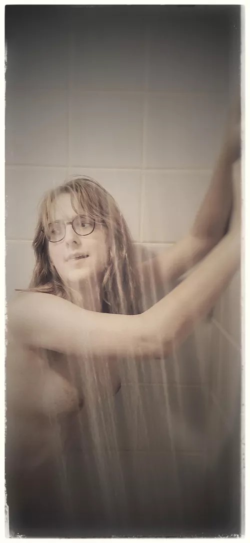 Monday blues... make it up to me in the shower tonight  by Eledhwens_Alt