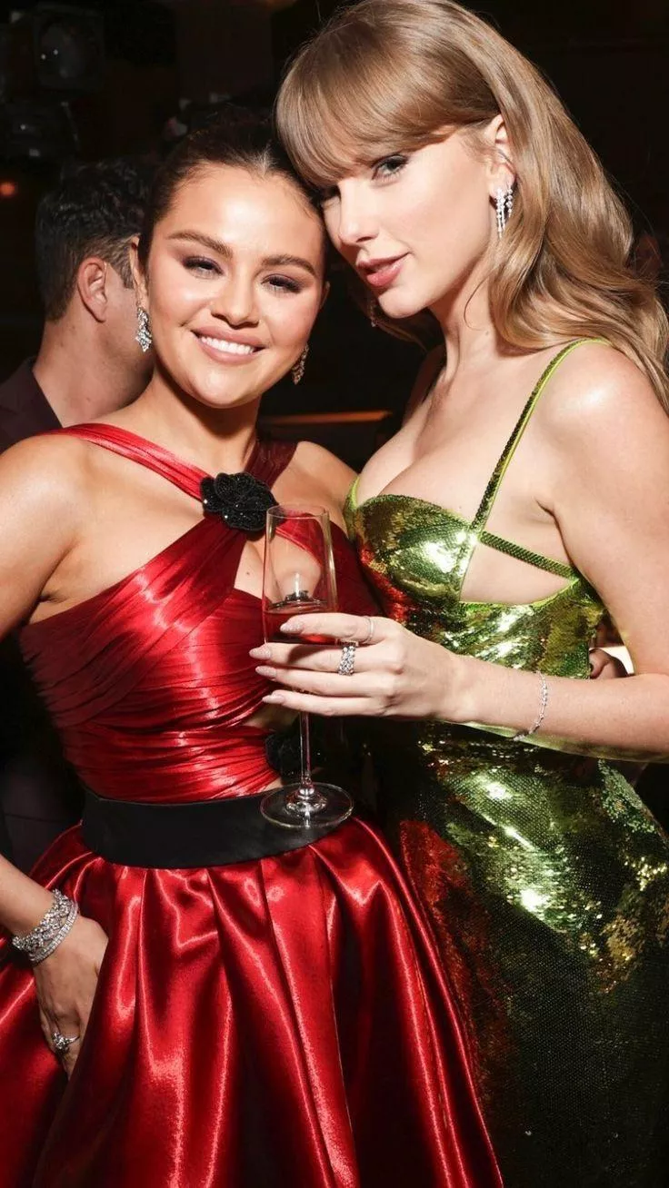 Selena Gomez & Taylor Swift posted by TaylorSwiftBooty