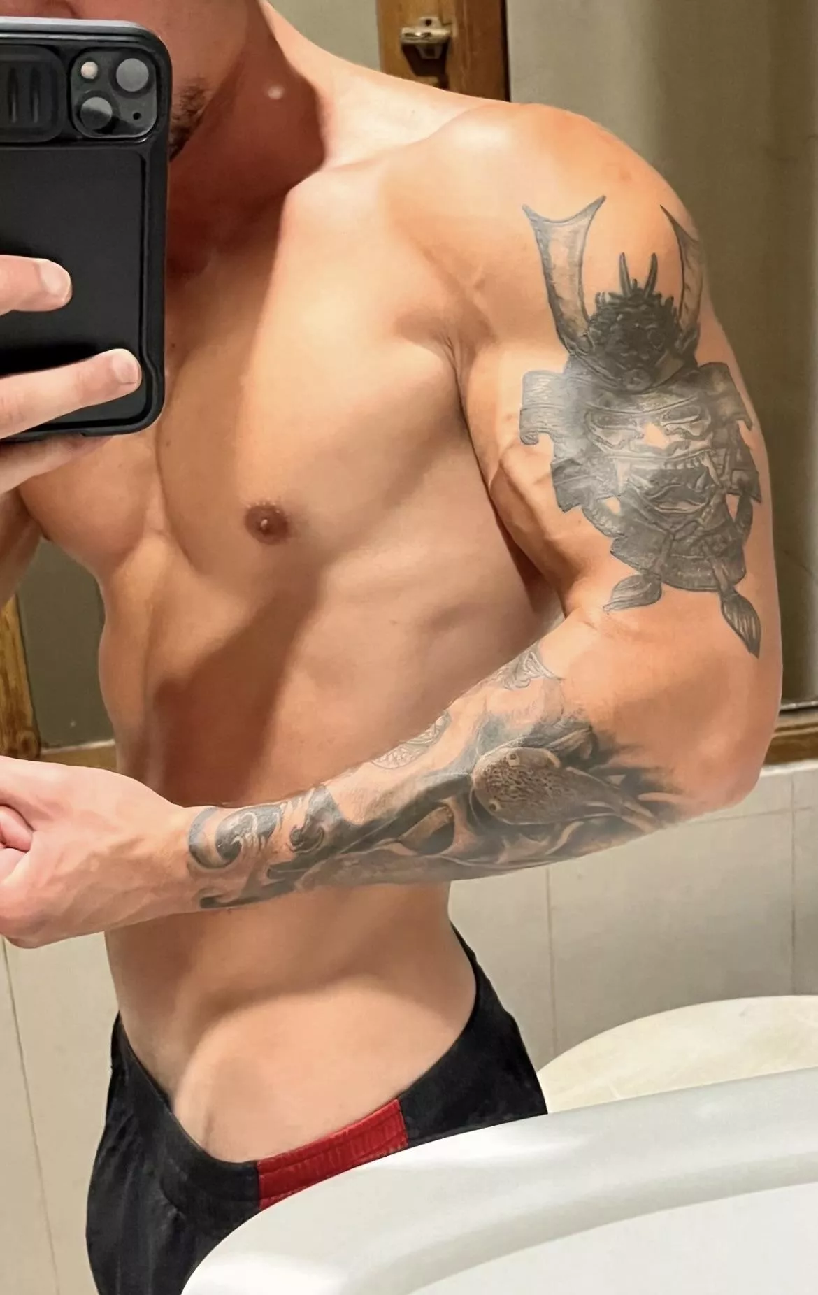 Side view shot of my V line 😈😈 posted by TheeGuyDerek