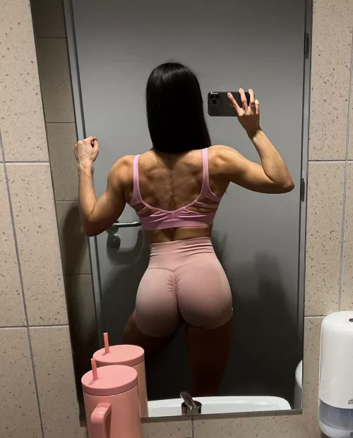 what you think? by linasphysique_