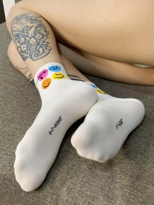 Your tongue can stain my clean socks by Kittyybrownn